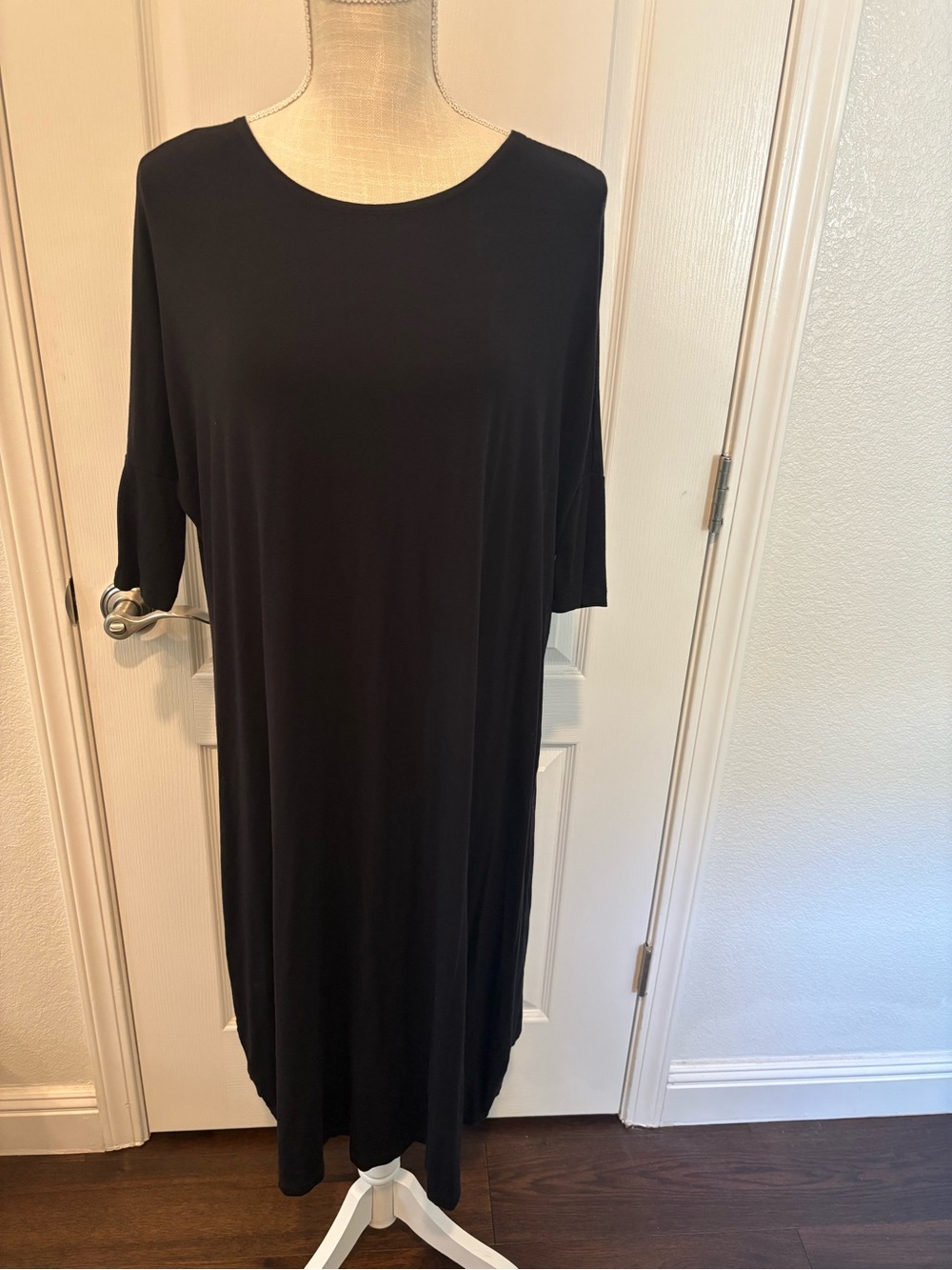 Classic Black Women's Shift Dress - Unbranded